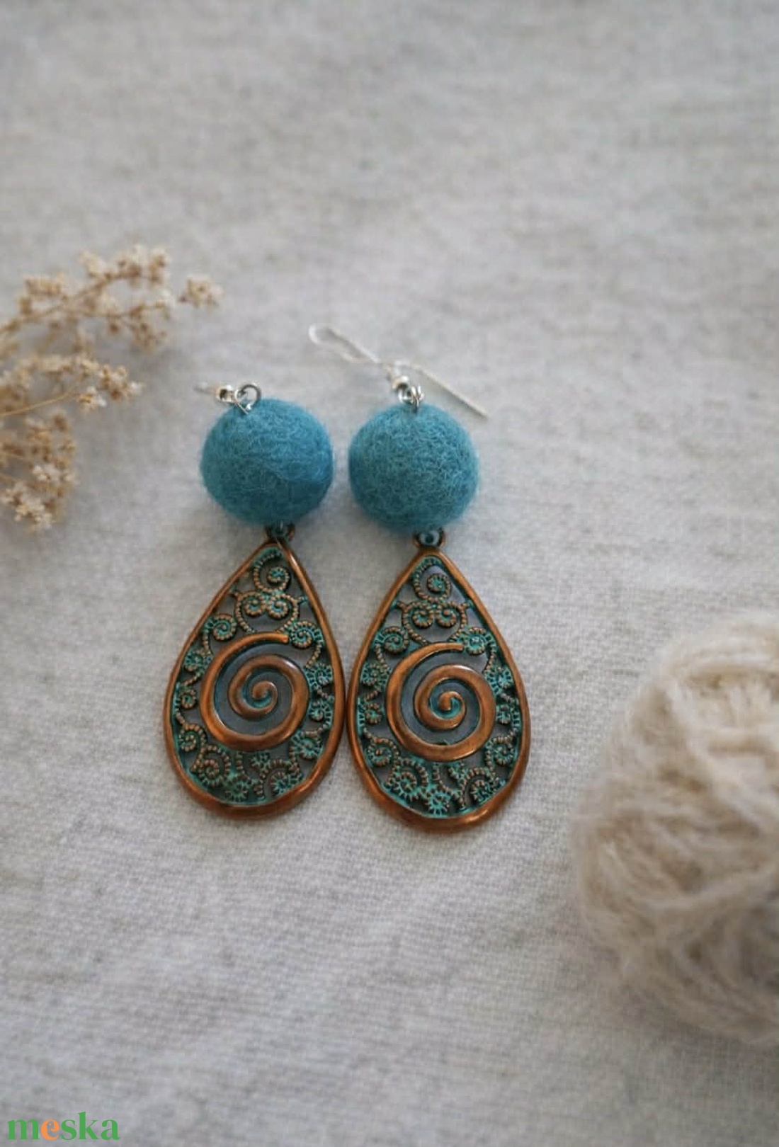 Világoskék nemez fülbevaló - ékszer - fülbevaló - lógó fülbevaló - Meska.hu