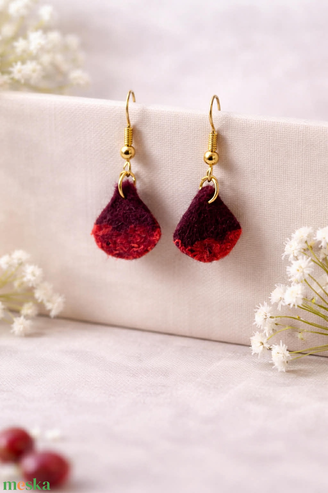 Csepp alakú nemez fülbevaló - ékszer - fülbevaló - lógó fülbevaló - Meska.hu