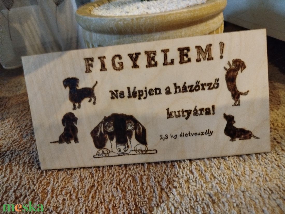 Tacskós kutya gravírozott tábla - otthon & életmód - dekoráció - fali és függő dekoráció - felirat - Meska.hu