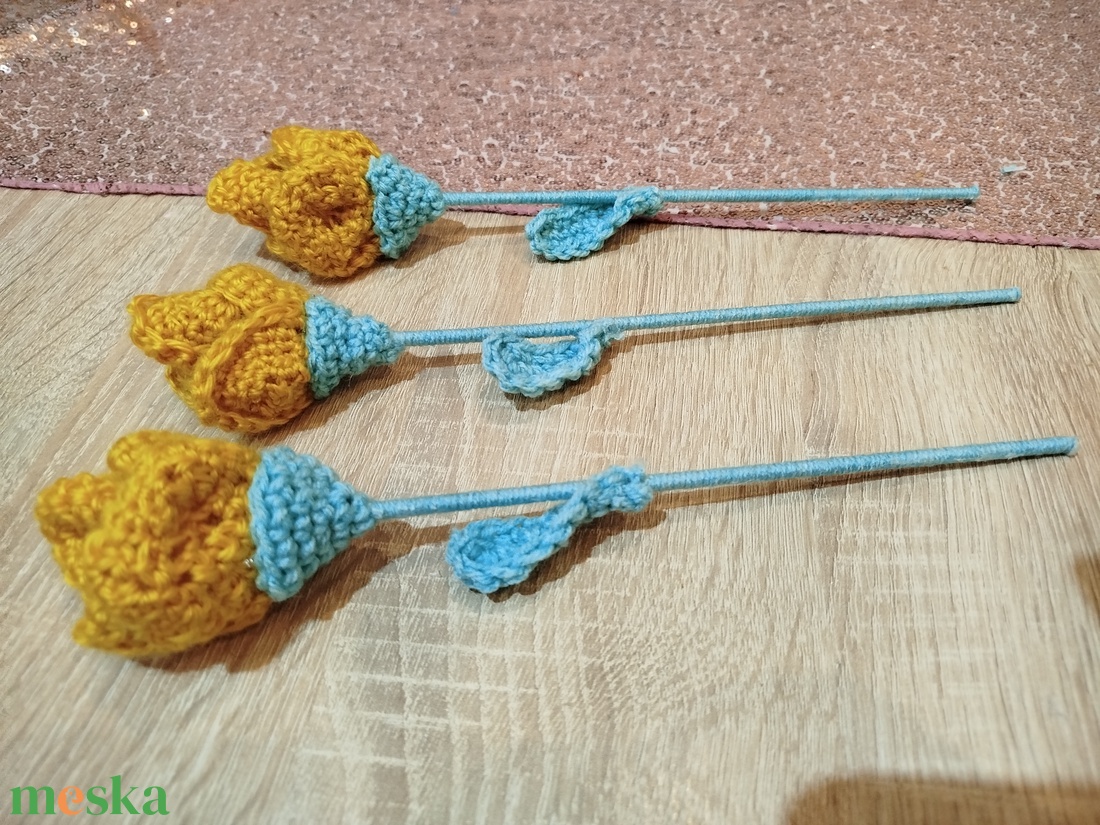 Horgolt rózsák - otthon & életmód - dekoráció - asztal és polc dekoráció - horgolt & csipketerítő - Meska.hu