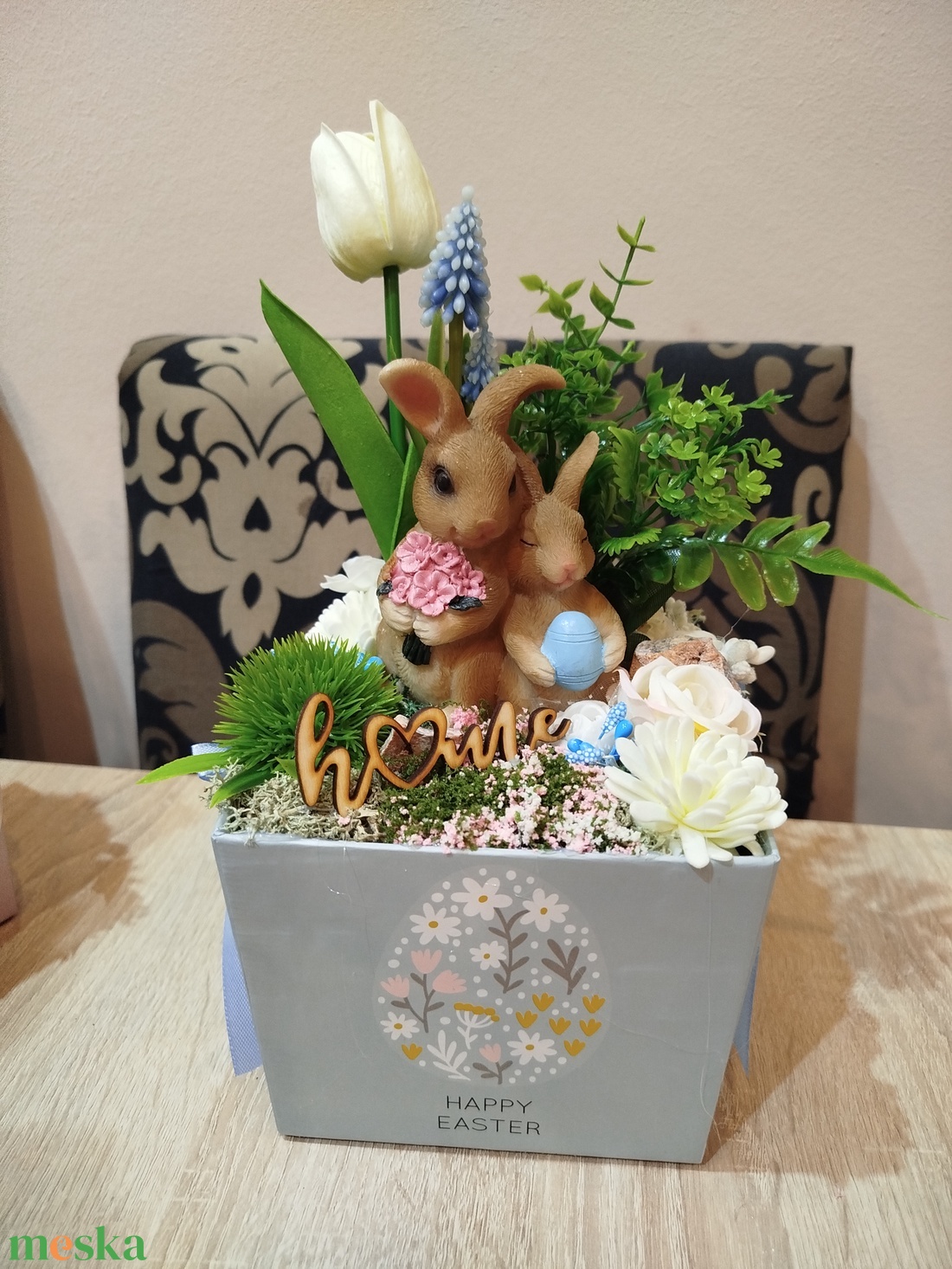Nyuszis tavaszi asztaldísz - ünnepi díszek, dekorációk - húsvéti díszek és dekorációk - húsvéti virágos díszek - Meska.hu
