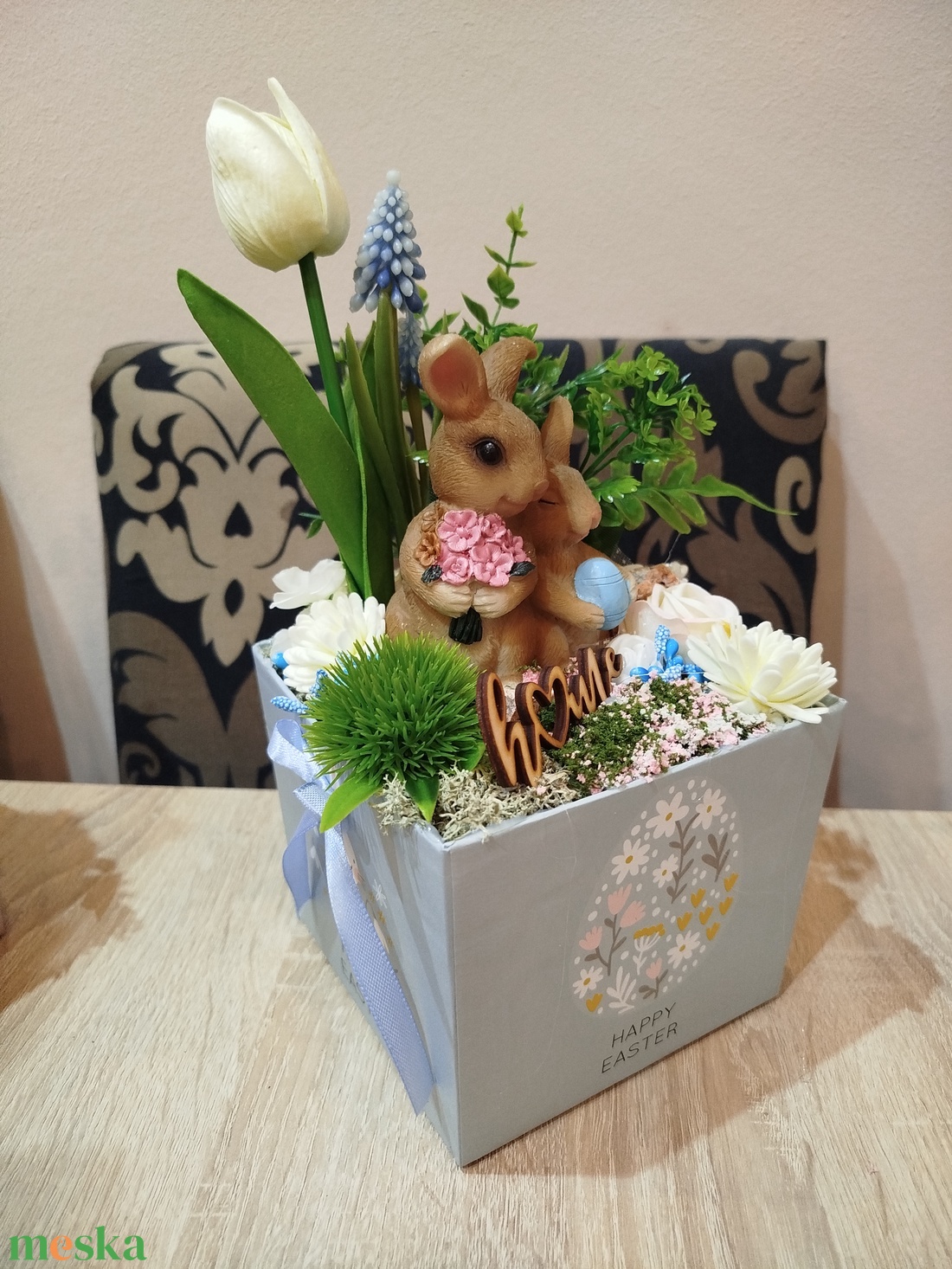 Nyuszis tavaszi asztaldísz - ünnepi díszek, dekorációk - húsvéti díszek és dekorációk - húsvéti virágos díszek - Meska.hu