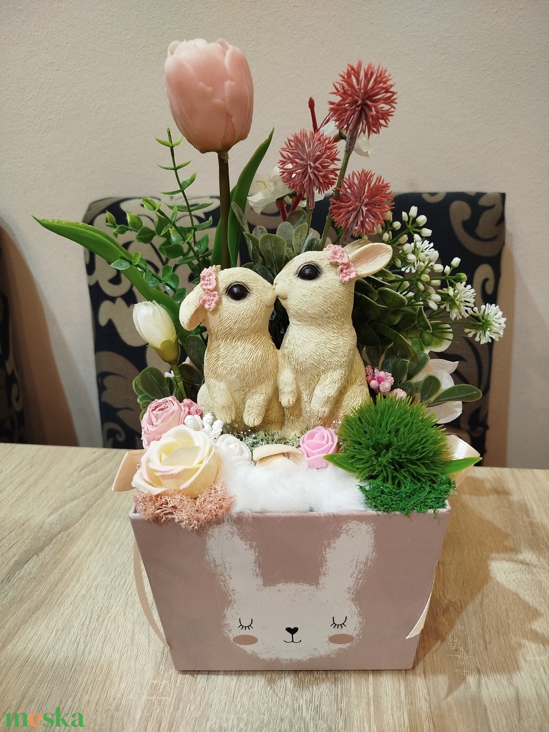 Szerelmes nyuszikák asztaldísz tavaszi box - ünnepi díszek, dekorációk - húsvéti díszek és dekorációk - húsvéti virágos díszek - Meska.hu