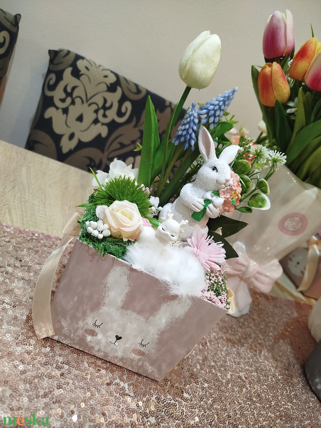 Nyuszis tavaszi asztaldísz - ünnepi díszek, dekorációk - húsvéti díszek és dekorációk - húsvéti virágos díszek - Meska.hu