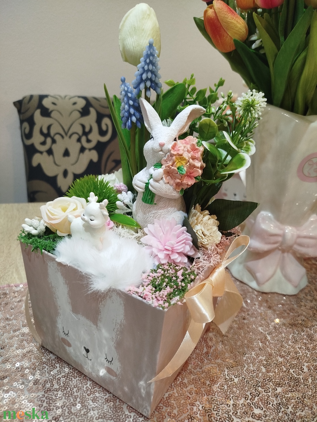 Nyuszis tavaszi asztaldísz - ünnepi díszek, dekorációk - húsvéti díszek és dekorációk - húsvéti virágos díszek - Meska.hu