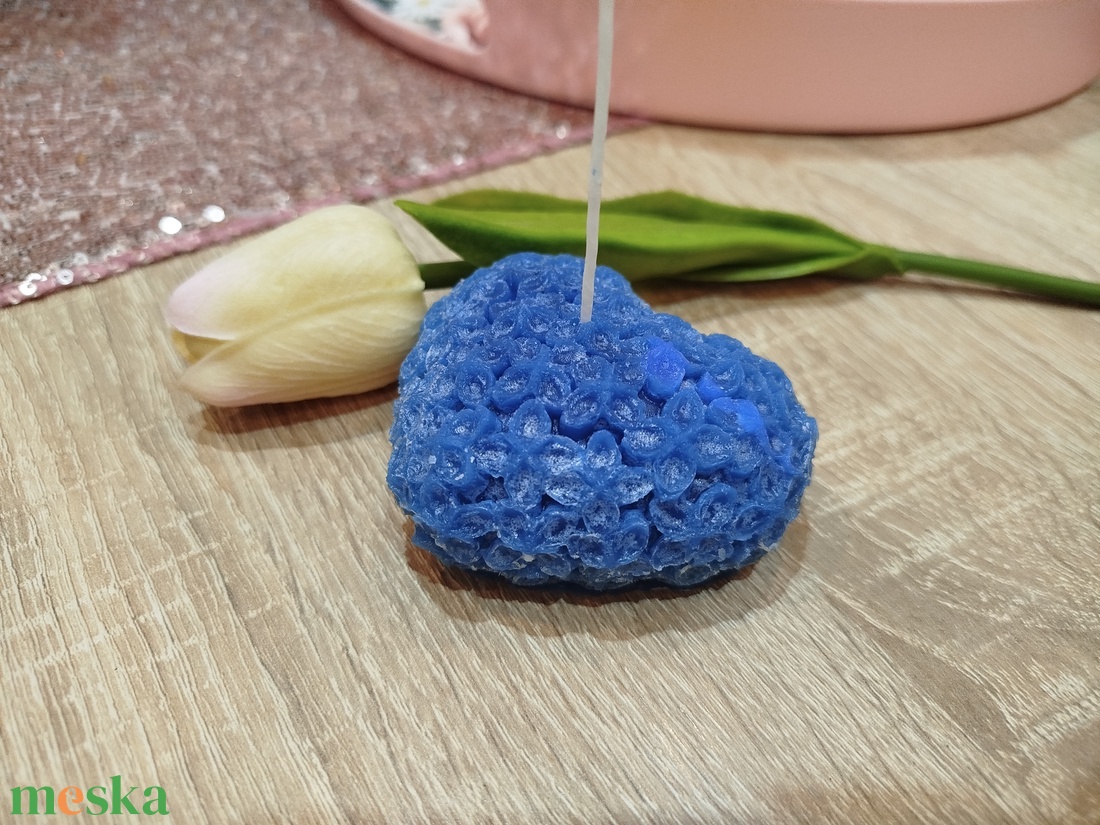 Kék virágos gyönyörű szív alakú gyertya  - kellékek & szerszámok - dekorációs kellékek - dekorációs gyertya - Meska.hu