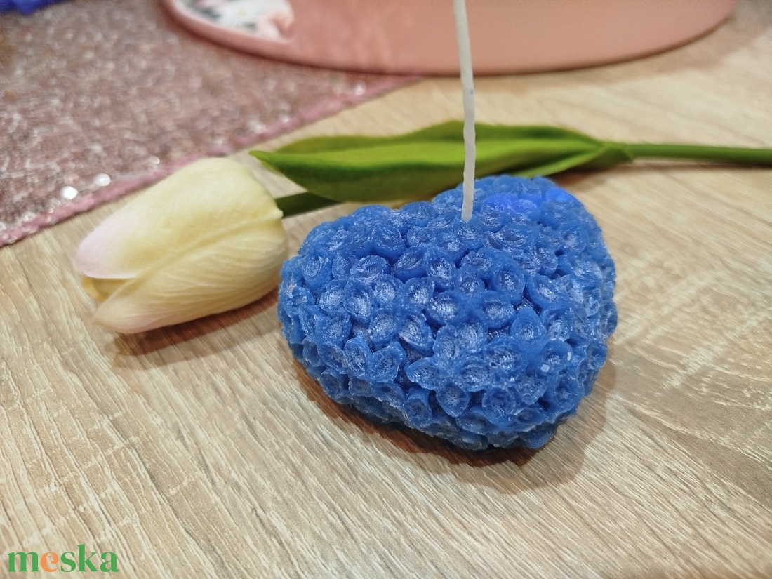 Kék virágos gyönyörű szív alakú gyertya  - kellékek & szerszámok - dekorációs kellékek - dekorációs gyertya - Meska.hu