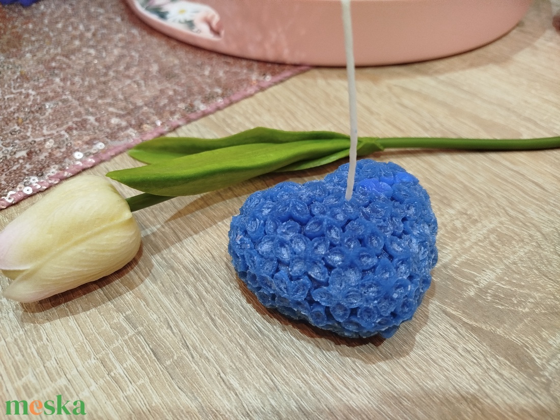 Kék virágos gyönyörű szív alakú gyertya  - kellékek & szerszámok - dekorációs kellékek - dekorációs gyertya - Meska.hu