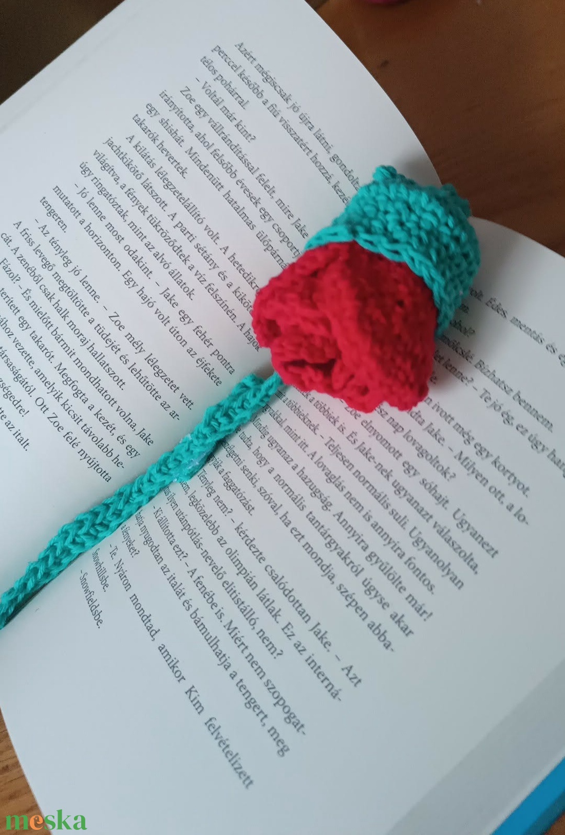 Gyönyörű piros horgolt rózsa könyvjelző - könyv & zene - könyvjelző - Meska.hu