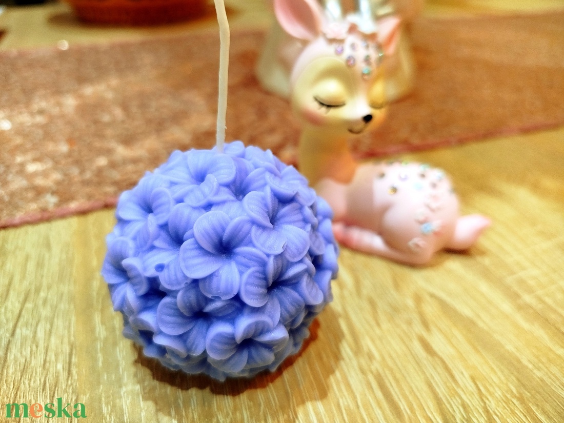 Gyönyörű lila virágos gyertya - kellékek & szerszámok - dekorációs kellékek - dekorációs gyertya - Meska.hu