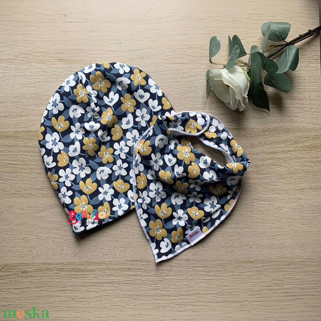 Kék csillogós virágosbeanie sapka - nyálkendő szett - baba - mama - babaruházat - babasapka - Meska.hu
