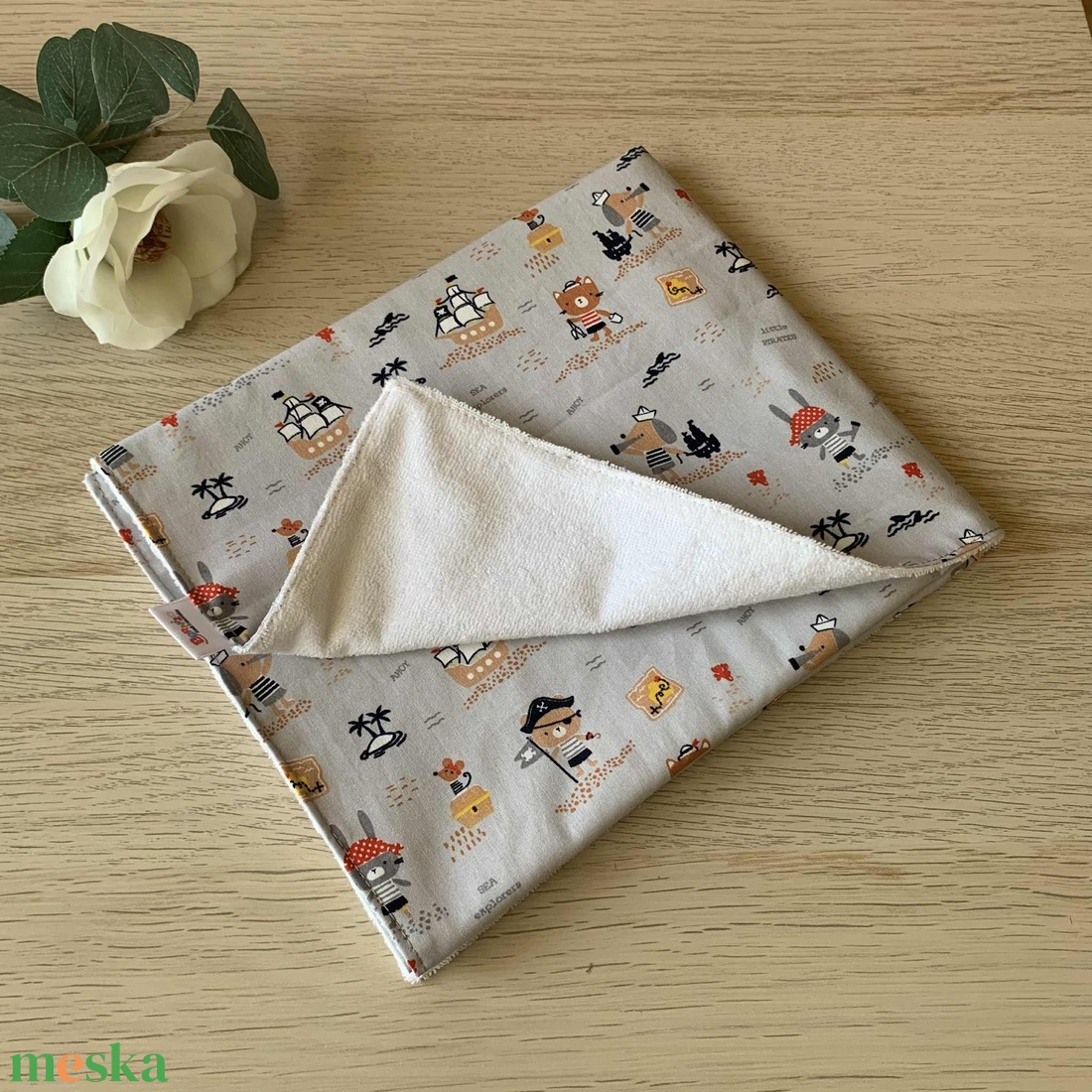 Kalózos pelenkázó alátét - szépségápolás - pelenka & babaápolás - pelenkázó alátét - Meska.hu