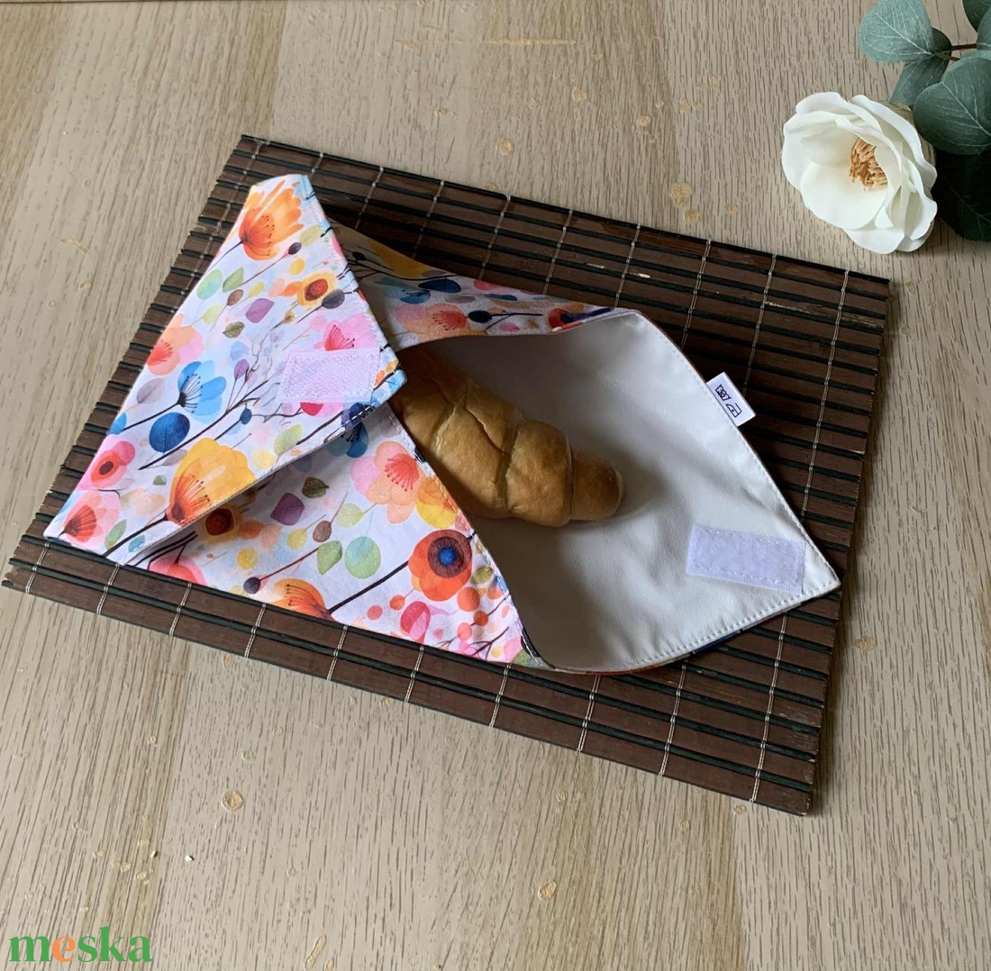 Nyári virágos újraszalvéta - táska & tok - uzsonna- & ebéd tartó - szendvics csomagoló - Meska.hu