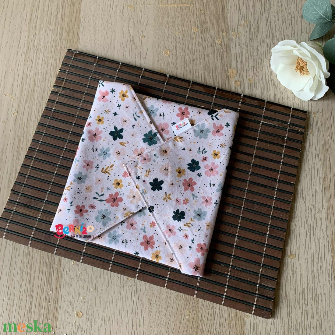 Tavaszi virágos újraszalvéta - táska & tok - uzsonna- & ebéd tartó - szendvics csomagoló - Meska.hu