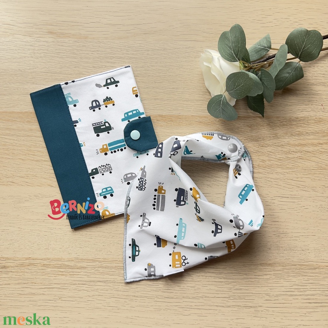 Fehér autós egészségügyi könyv borító - nyálkendő szett - baba - mama - babaemlékek - egészségügyi kiskönyv borító - Meska.hu