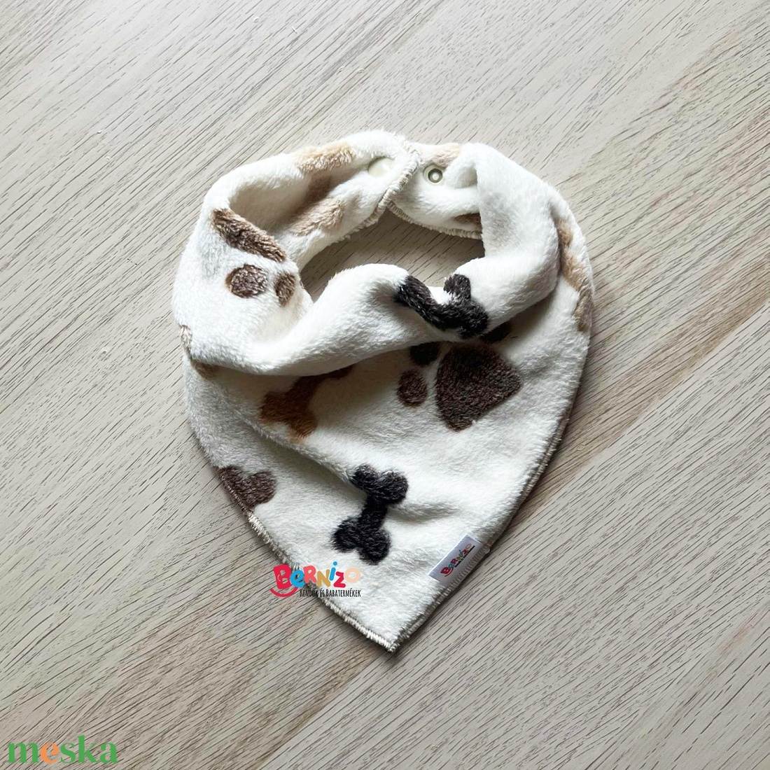 Csontos-tappancsos wellsoft sálkendő - baba - mama - babaruházat - nyálkendő - Meska.hu