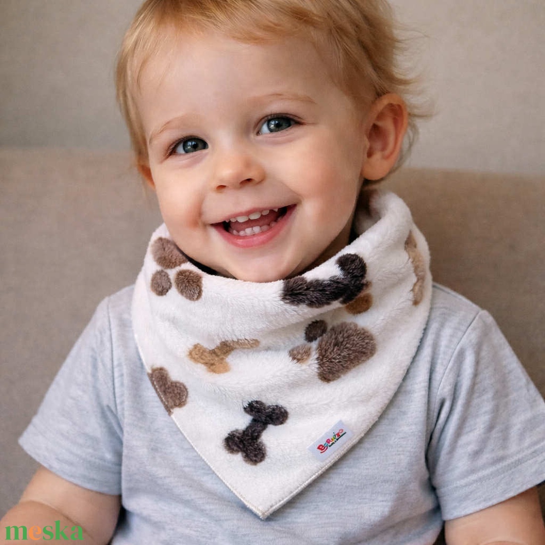 Csontos-tappancsos wellsoft sálkendő - baba - mama - babaruházat - nyálkendő - Meska.hu