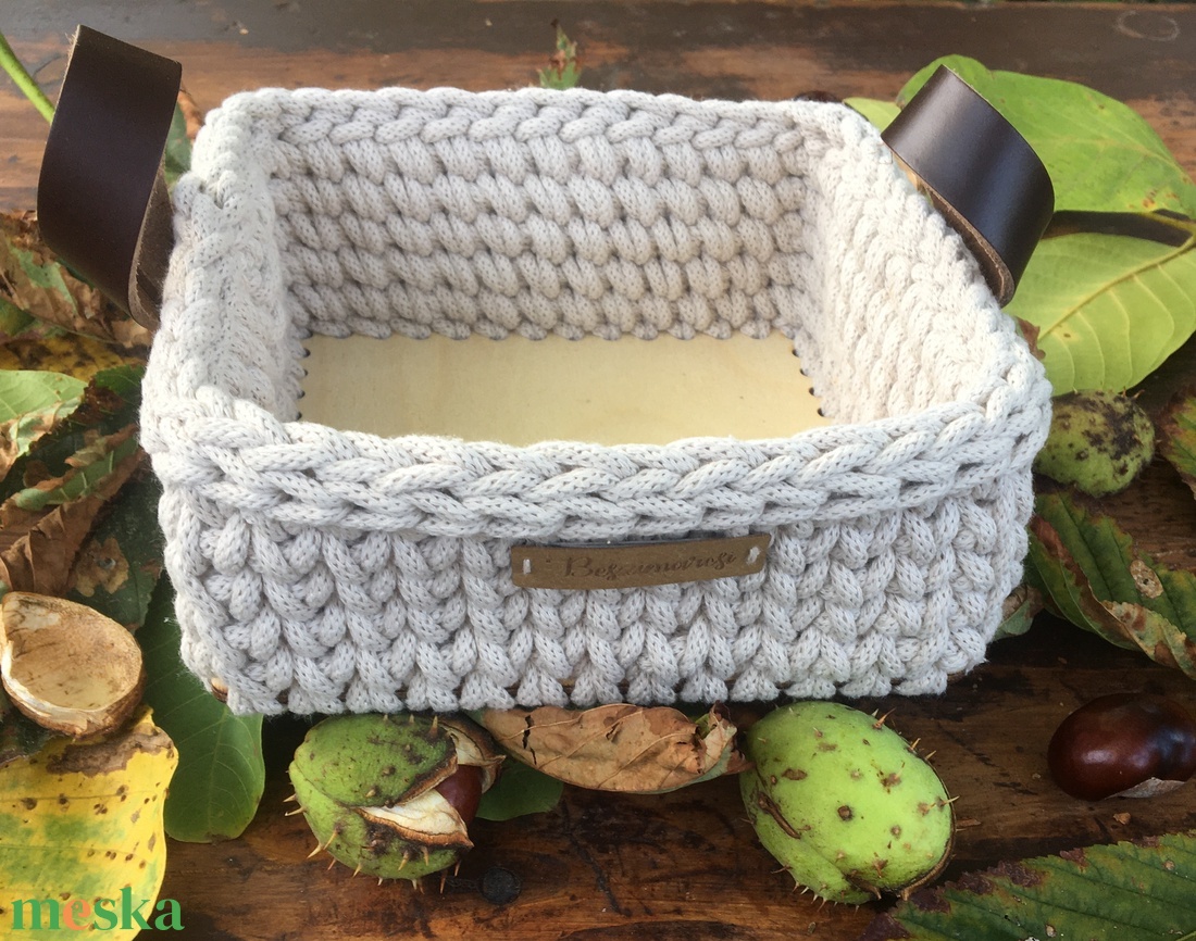 Szögletes  kosár bőr füllel - otthon & életmód - tárolás & rendszerezés - tárolókosár - Meska.hu