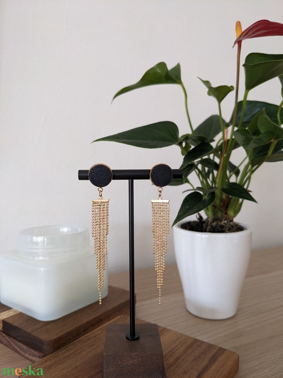 Láncos fekete bedugós fülbevaló - ékszer - fülbevaló - lógó fülbevaló - Meska.hu