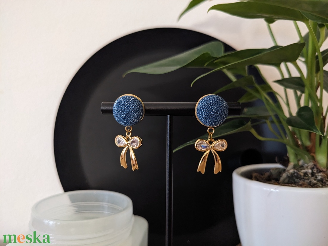 Aranymasnis kékfarmer bedugós fülbevaló - esküvő - ékszer - fülbevaló - Meska.hu