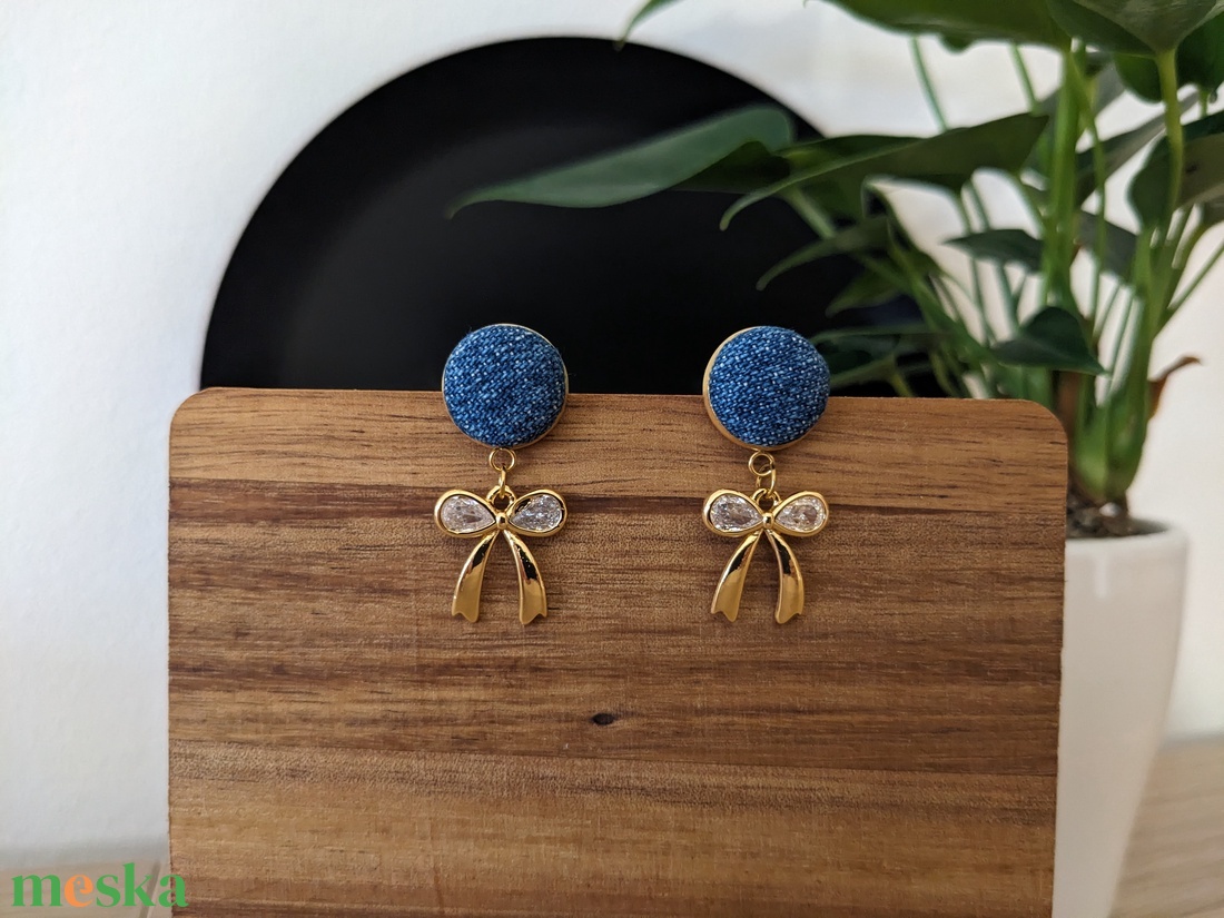 Aranymasnis kékfarmer bedugós fülbevaló - esküvő - ékszer - fülbevaló - Meska.hu