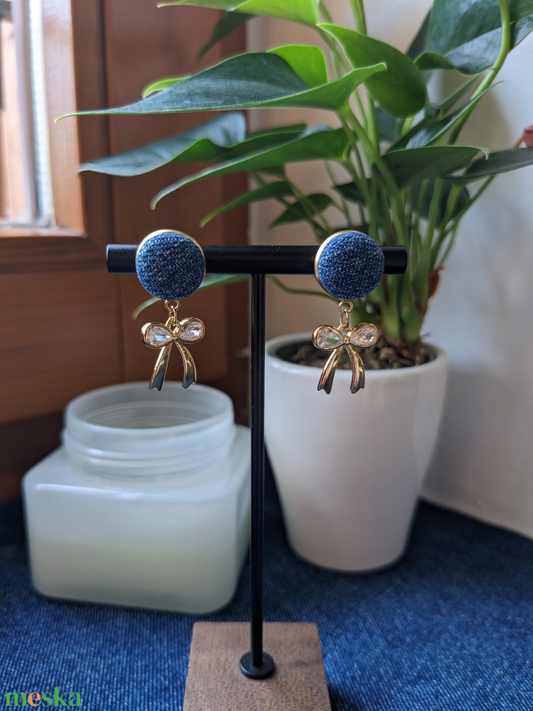 Aranymasnis kékfarmer bedugós fülbevaló - esküvő - ékszer - fülbevaló - Meska.hu