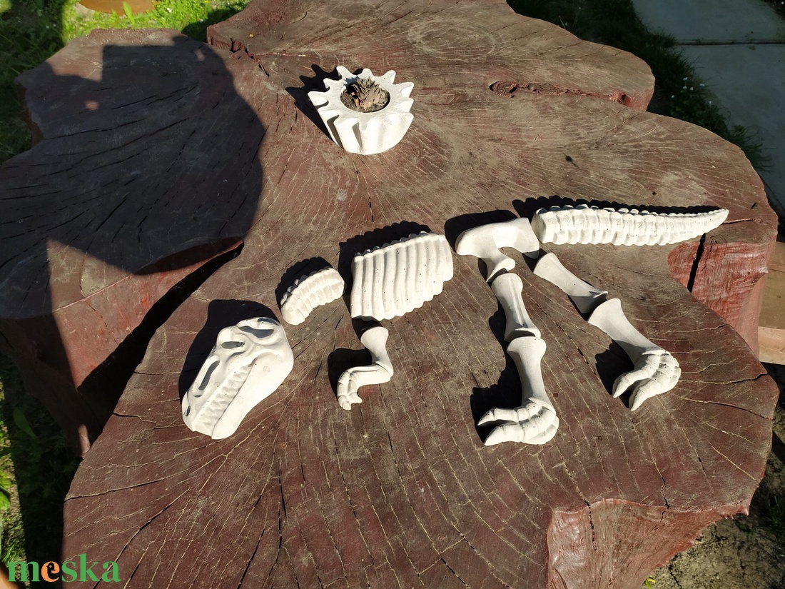 Beton Dinoszaurusz csontváz - otthon & életmód - ház & kert - kerti dísz - Meska.hu Beton Dinoszaurusz csontváz - otthon & életmód - ház & kert - kerti dísz - Meska.hu