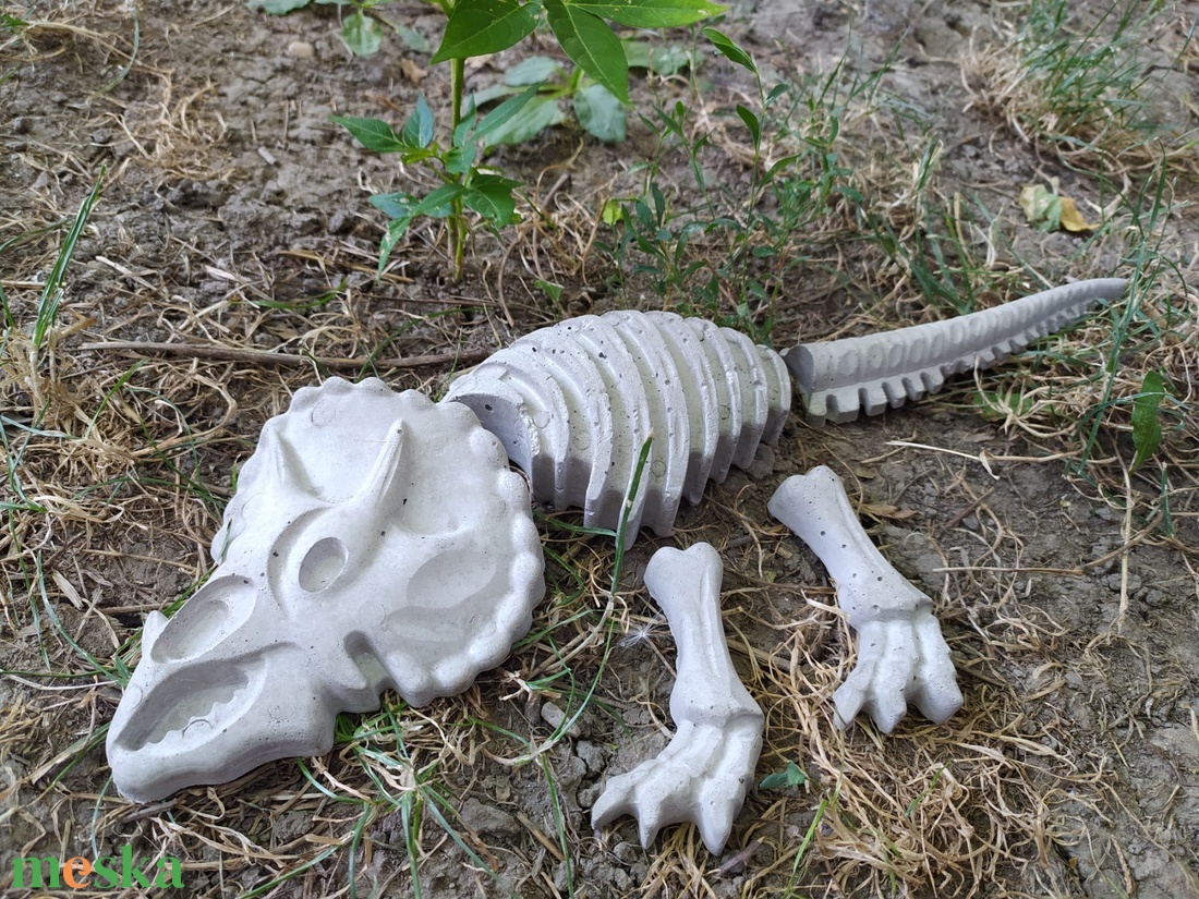 Beton Dinoszaurusz csontváz Triceratops - otthon & életmód - ház & kert - kerti dísz - Meska.hu
