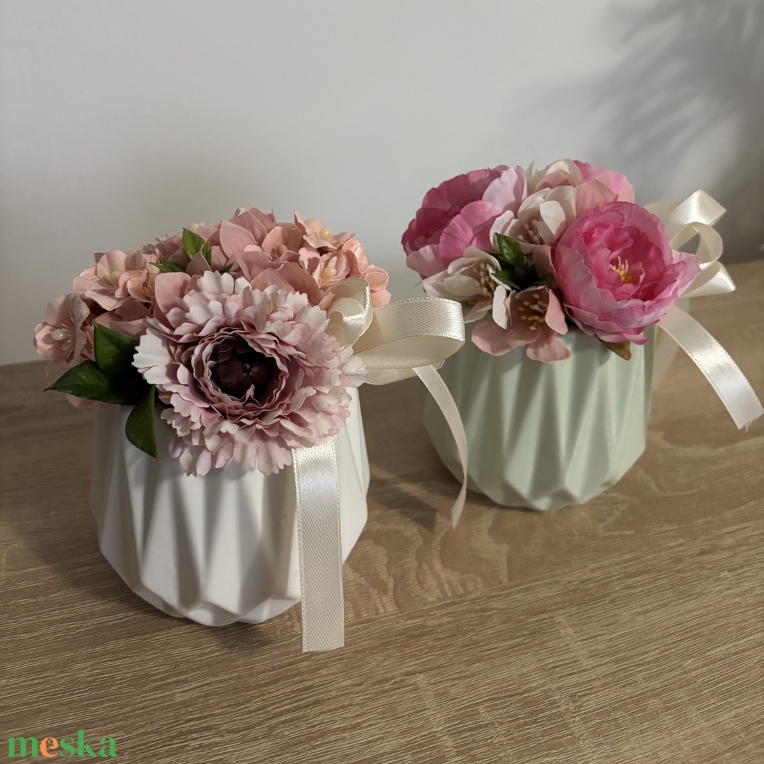 Anyák napi asztaldísz  - otthon & életmód - virágdekoráció - virágdíszek - virágdísz kaspóban - Meska.hu