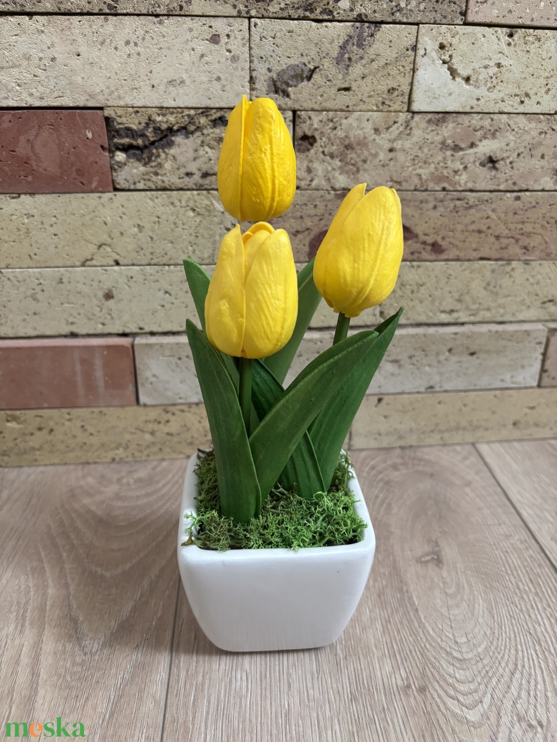 Anyák napjára tulipános asztaldísz  - otthon & életmód - virágdekoráció - virágdíszek - virágdísz kaspóban - Meska.hu