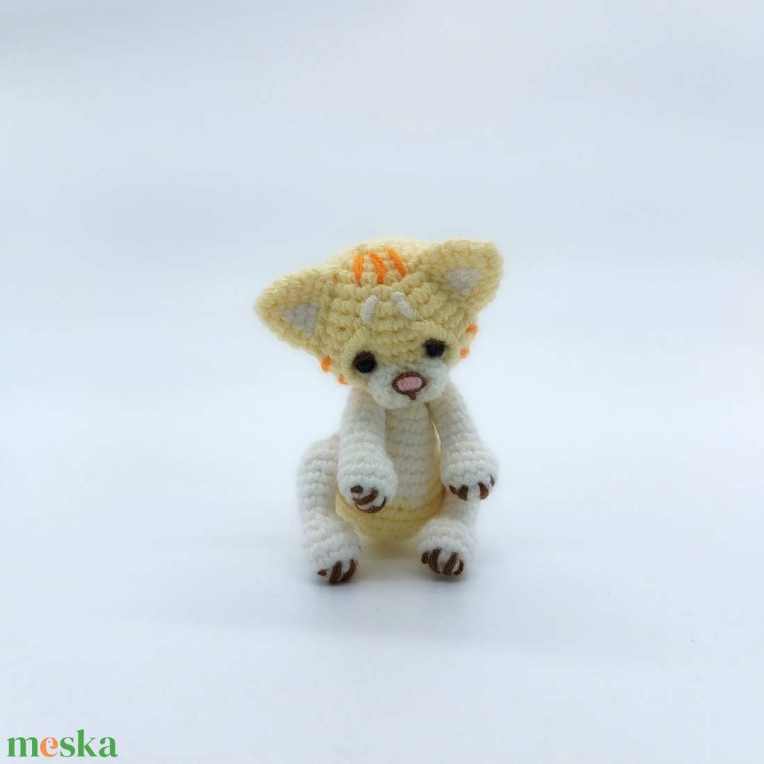 Amigurumi cica mozgatható végtagokkal - játék & sport - plüssállat & játékfigura - cica - Meska.hu