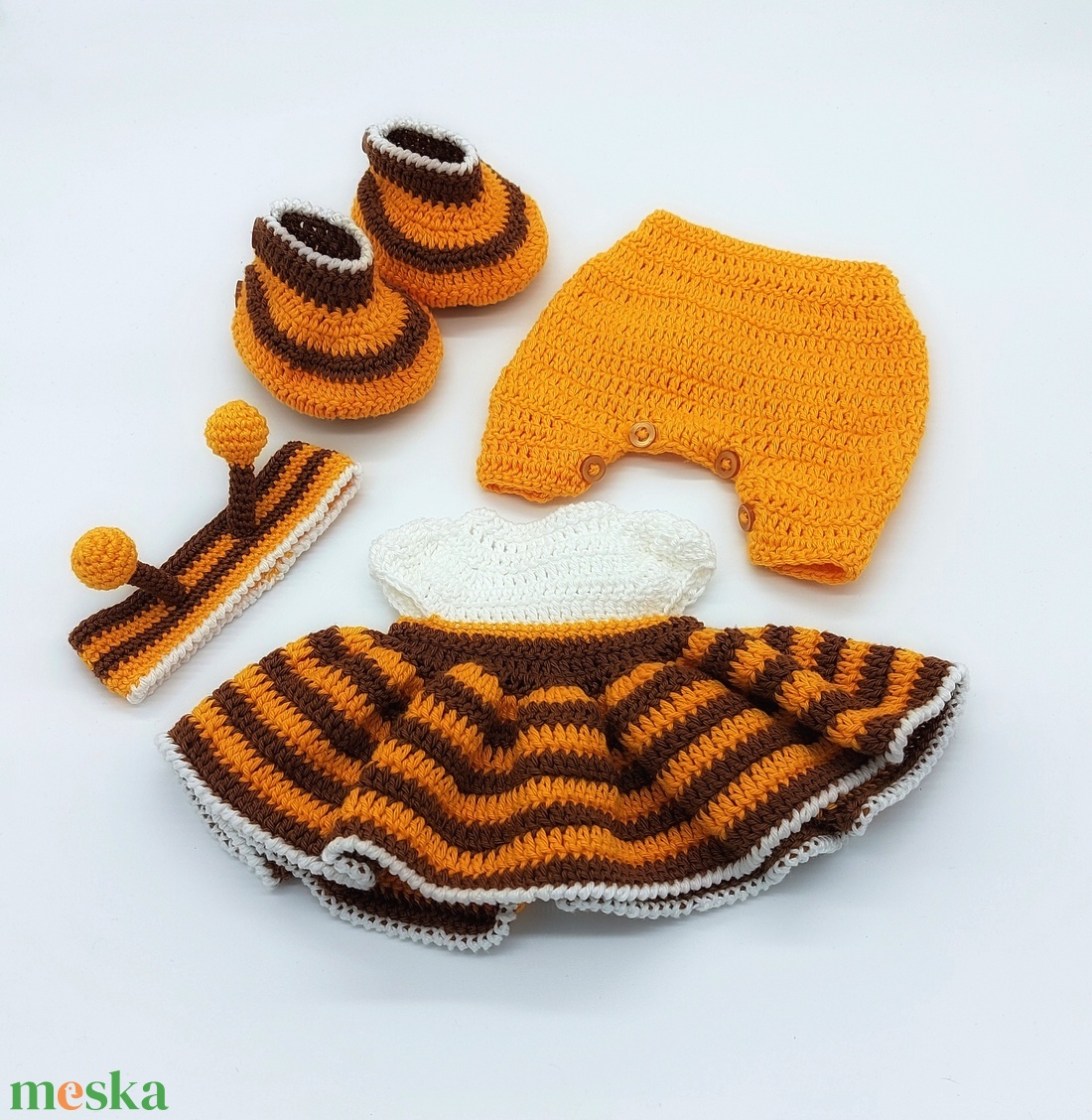 Nagy amigurumi nyuszihoz való méhecskés ruha szett - játék & sport - baba & babaház - babaruha, babakellék - Meska.hu Nagy amigurumi nyuszihoz való méhecskés ruha szett - játék & sport - baba & babaház - babaruha, babakellék - Meska.hu