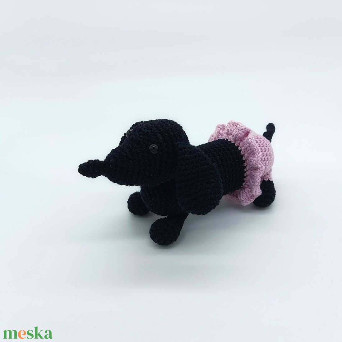 Divatos nyár Amigurumi fekete tacskó - játék & sport - plüssállat & játékfigura - kutya - Meska.hu Divatos nyár Amigurumi fekete tacskó - játék & sport - plüssállat & játékfigura - kutya - Meska.hu