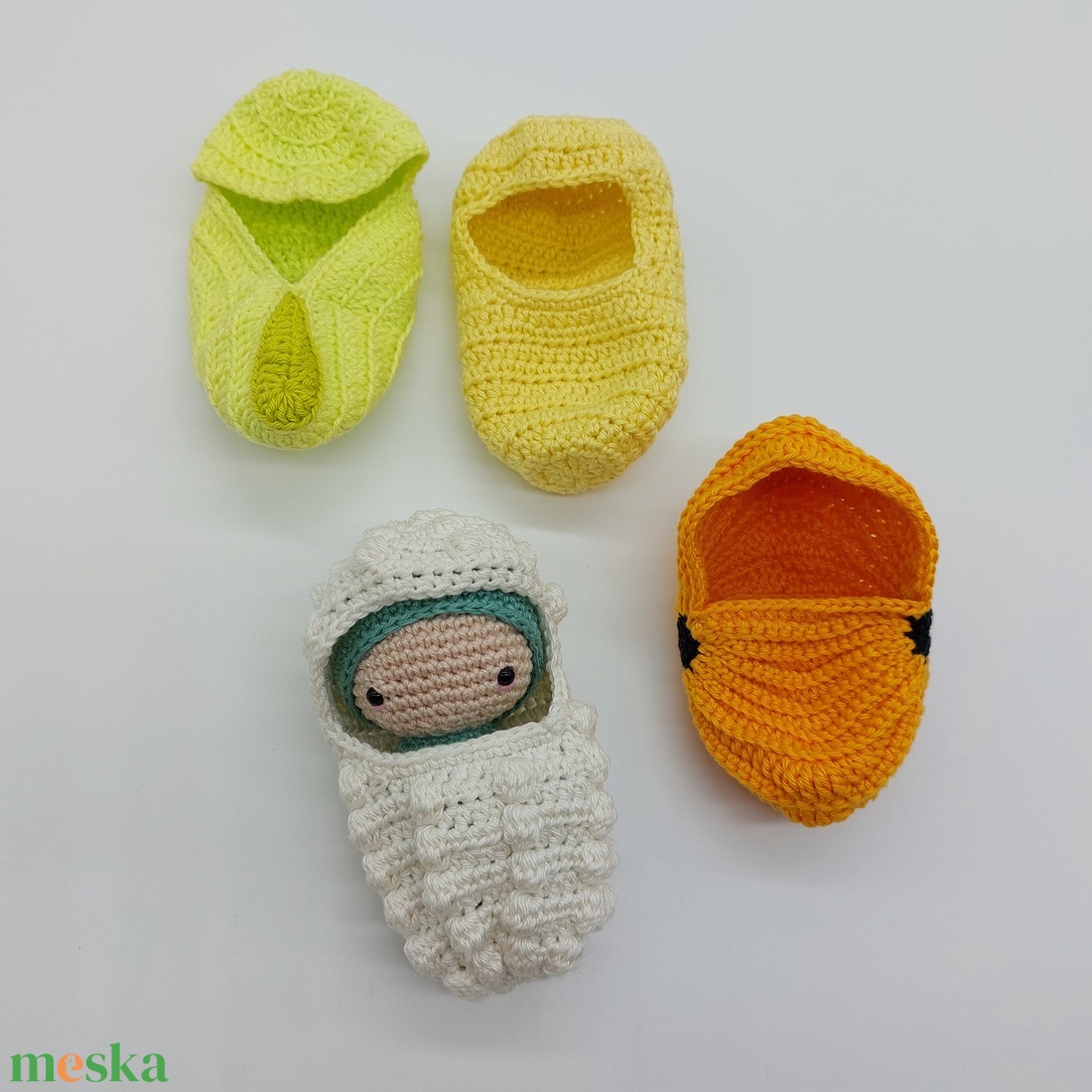 A fejlődés csodája Amigurumi hernyó bábokkal - játék & sport - plüssállat & játékfigura - más figura - Meska.hu A fejlődés csodája Amigurumi hernyó bábokkal - játék & sport - plüssállat & játékfigura - más figura - Meska.hu