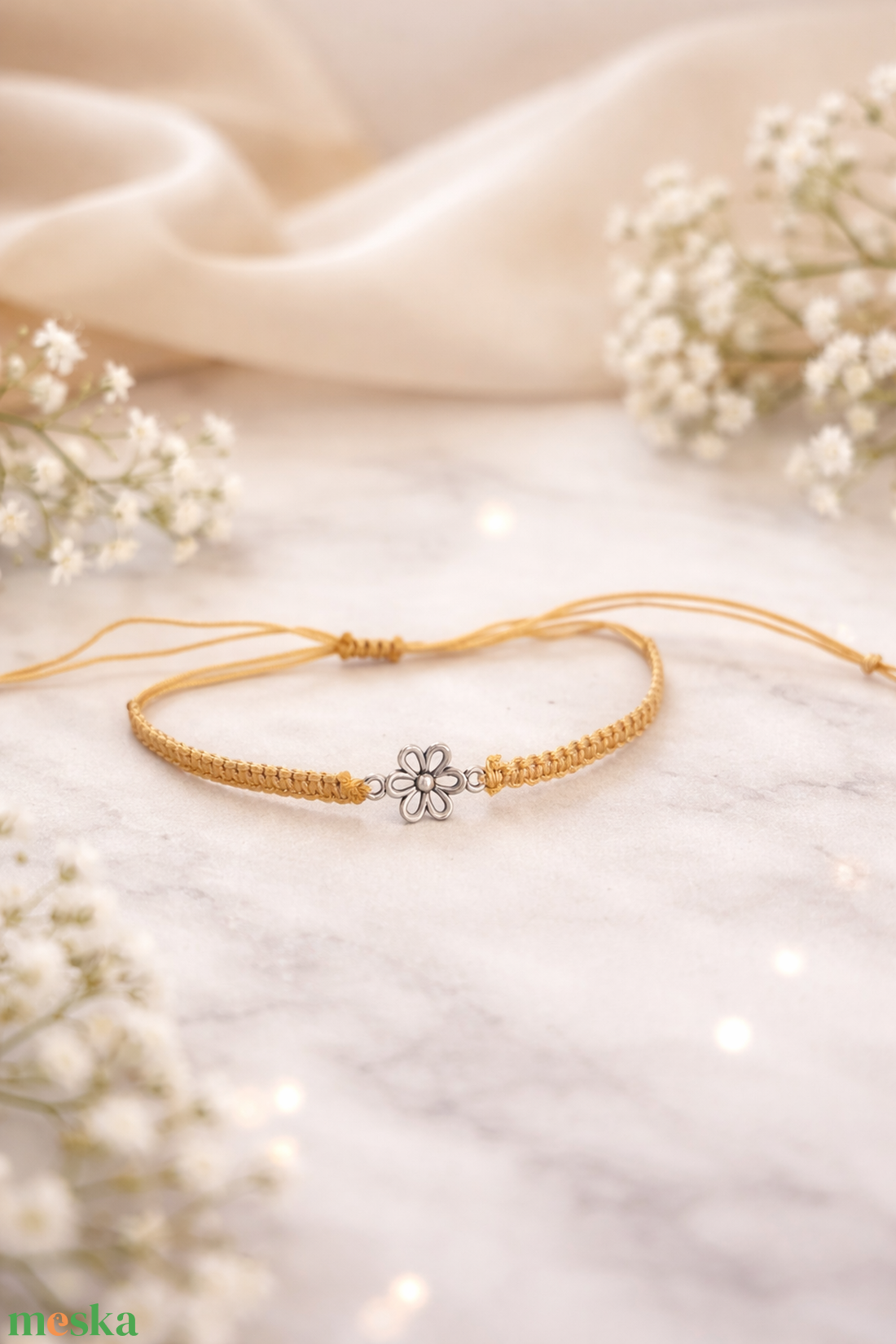 Virágos makramé karkötő - ékszer - karkötő - fonott karkötő - Meska.hu