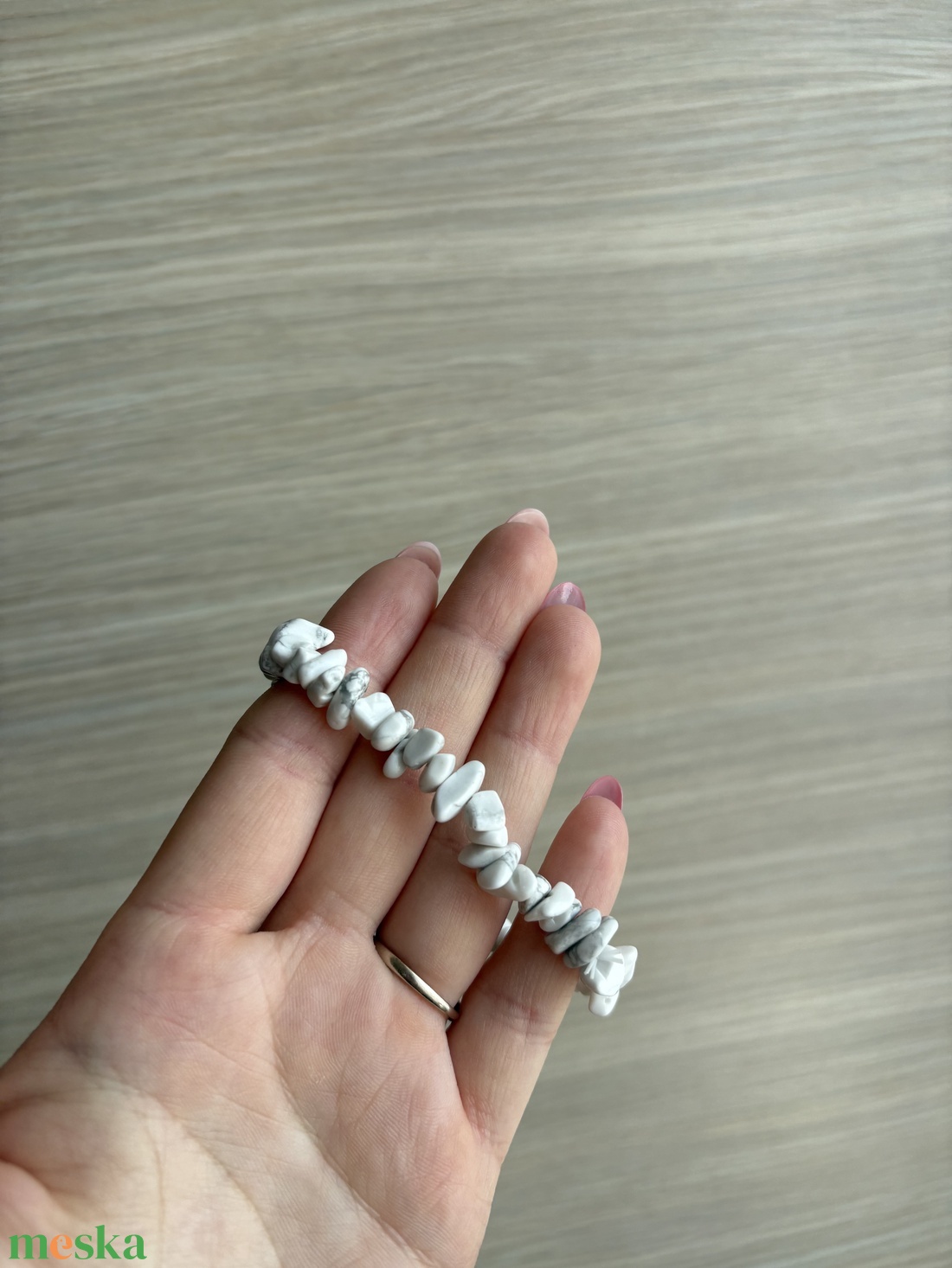Howlit splitter karkötő - ékszer - karkötő - ásványkarkötő - Meska.hu
