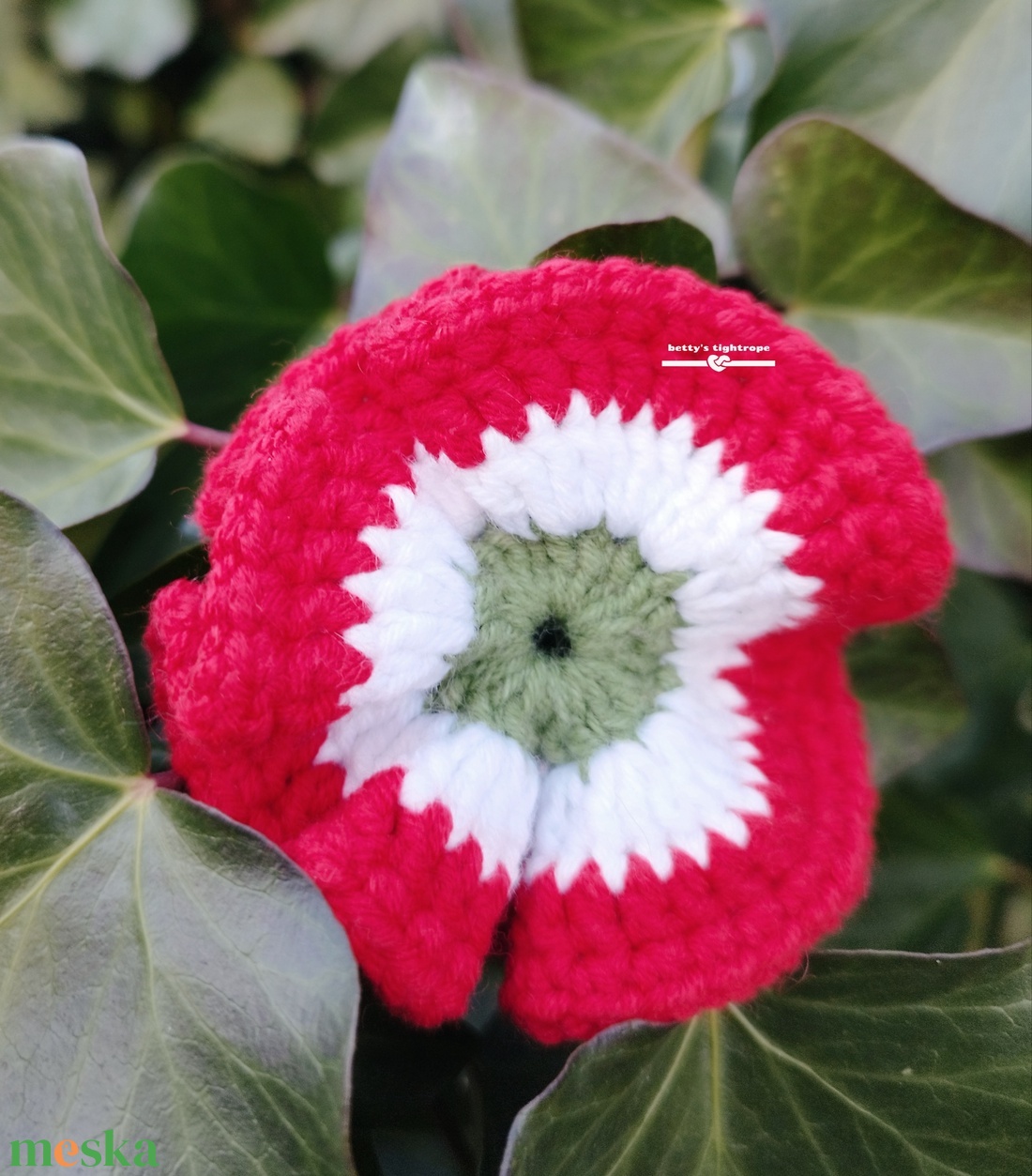 Horgolt kokárda  - ékszer - kitűző és bross - Meska.hu