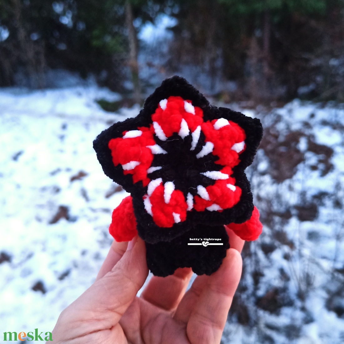 Horgolt virág szörny mini - játék & sport - plüssállat & játékfigura - szörnyike - Meska.hu