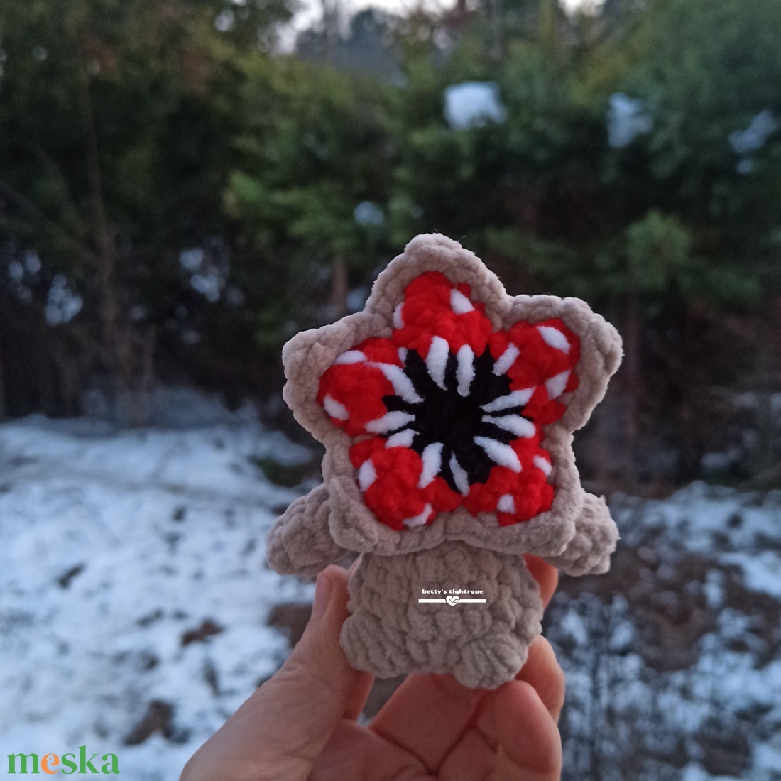 Horgolt virág szörny mini - játék & sport - plüssállat & játékfigura - szörnyike - Meska.hu