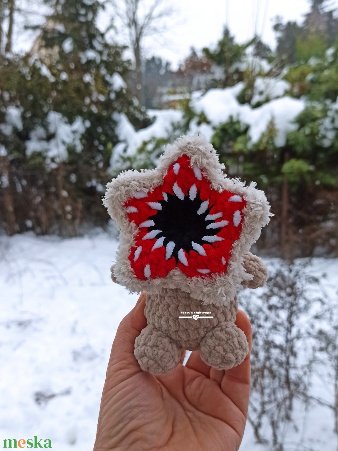 Horgolt virág szörny  - játék & sport - plüssállat & játékfigura - szörnyike - Meska.hu