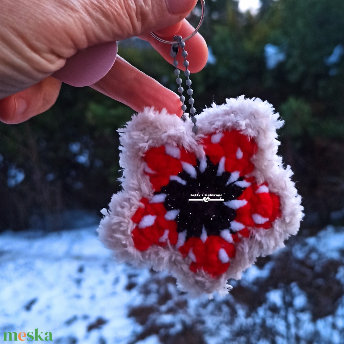 Horgolt virág szörny kulcstartó  - játék & sport - plüssállat & játékfigura - szörnyike - Meska.hu