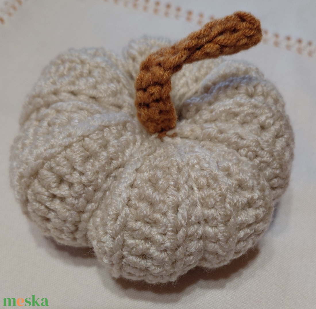 horgolt tök  - otthon & életmód - dekoráció - asztal és polc dekoráció - horgolt & csipketerítő - Meska.hu  horgolt tök  - otthon & életmód - dekoráció - asztal és polc dekoráció - horgolt & csipketerítő - Meska.hu