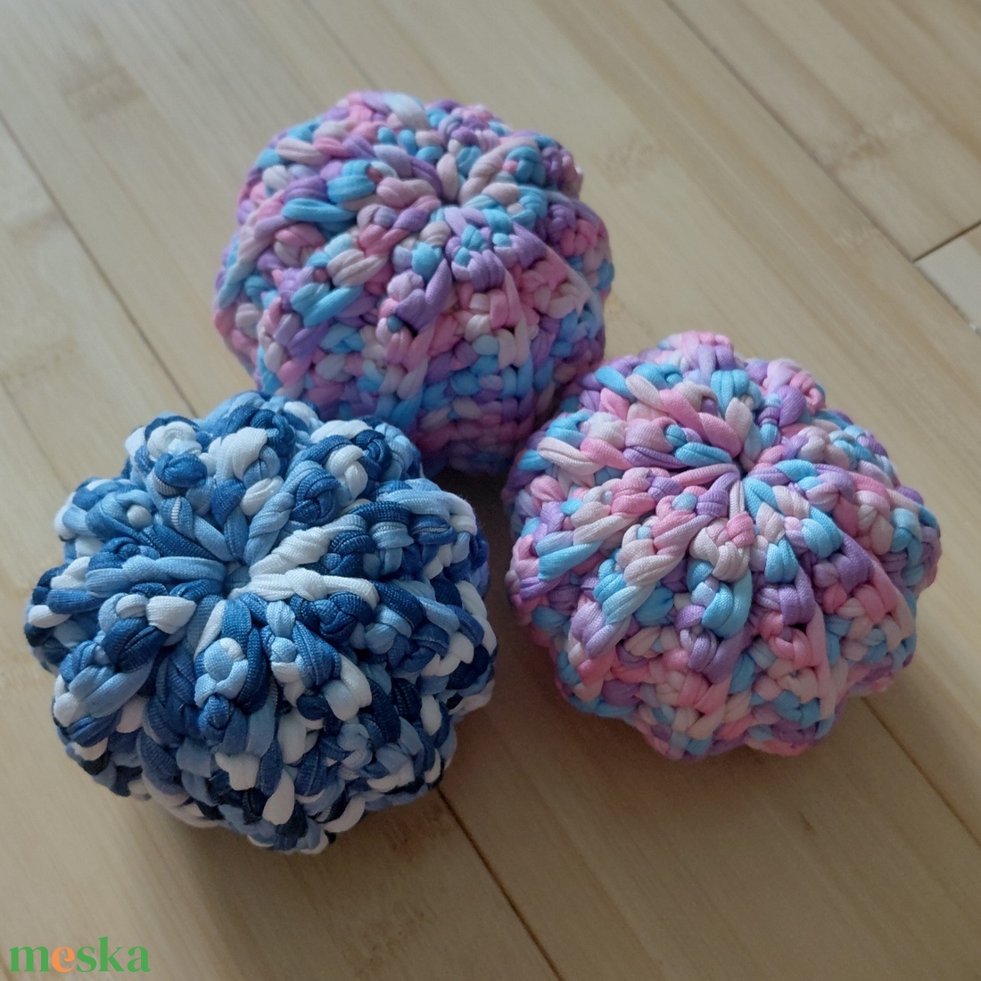 Horgolt labda - otthon & életmód - dekoráció - asztal és polc dekoráció - horgolt & csipketerítő - Meska.hu Horgolt labda - otthon & életmód - dekoráció - asztal és polc dekoráció - horgolt & csipketerítő - Meska.hu