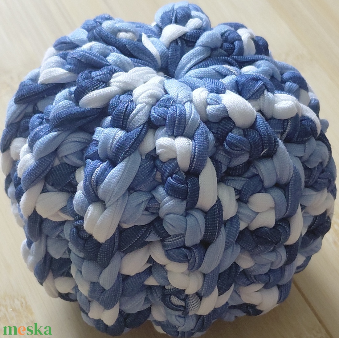 Horgolt labda - otthon & életmód - dekoráció - asztal és polc dekoráció - horgolt & csipketerítő - Meska.hu Horgolt labda - otthon & életmód - dekoráció - asztal és polc dekoráció - horgolt & csipketerítő - Meska.hu