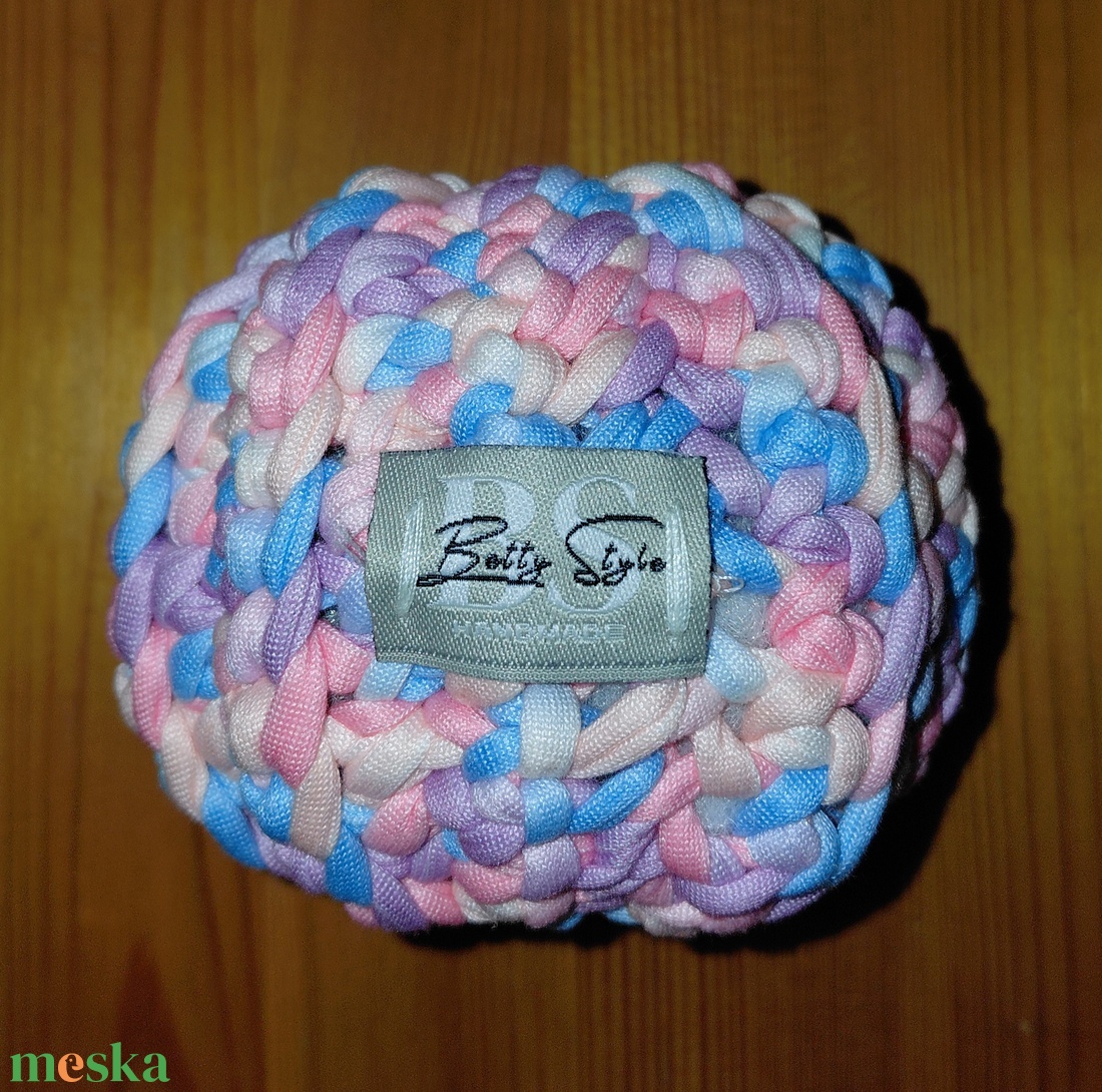 Horgolt labda - otthon & életmód - dekoráció - asztal és polc dekoráció - horgolt & csipketerítő - Meska.hu Horgolt labda - otthon & életmód - dekoráció - asztal és polc dekoráció - horgolt & csipketerítő - Meska.hu