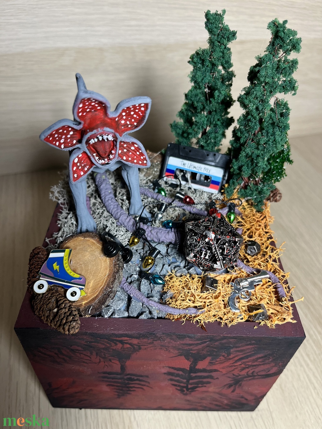 Stranger Things asztaldísz - otthon & életmód - dekoráció - asztal és polc dekoráció - asztaldísz - Meska.hu