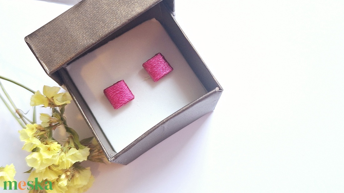 Pink bedugös pötyi fülbevaló - ékszer - fülbevaló - pötty fülbevaló - Meska.hu