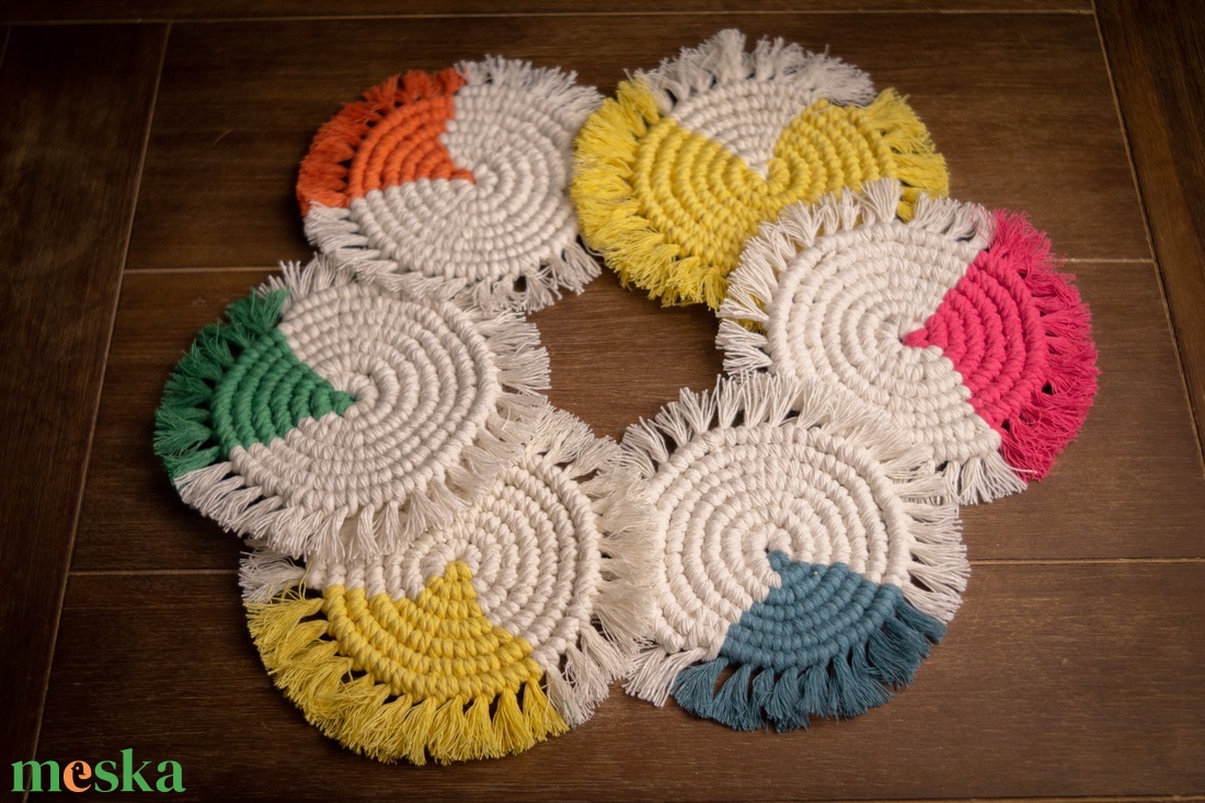 Makramé színes poháralátét - otthon & életmód - konyhafelszerelés, tálalás - tálalás - tányér- és poháralátét - Meska.hu