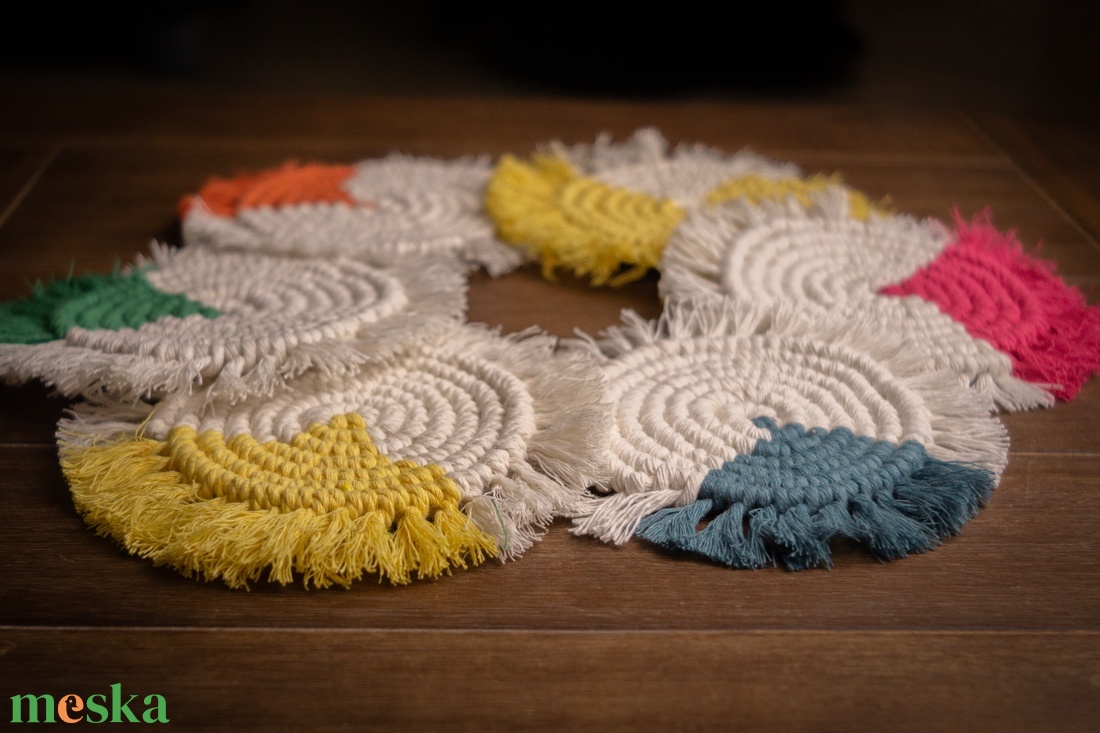 Makramé színes poháralátét - otthon & életmód - konyhafelszerelés, tálalás - tálalás - tányér- és poháralátét - Meska.hu