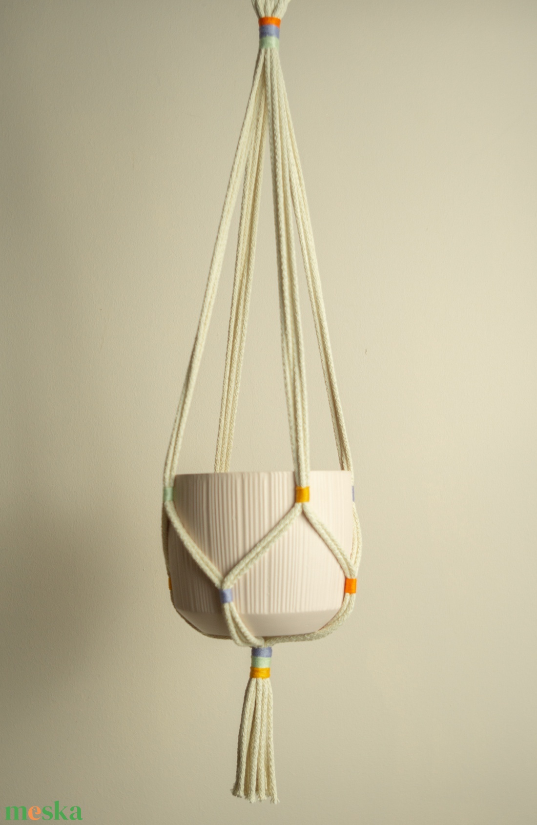 Makramé minimál virágtartó  - otthon & életmód - virágdekoráció - virágtartó - függő virágtartó - Meska.hu